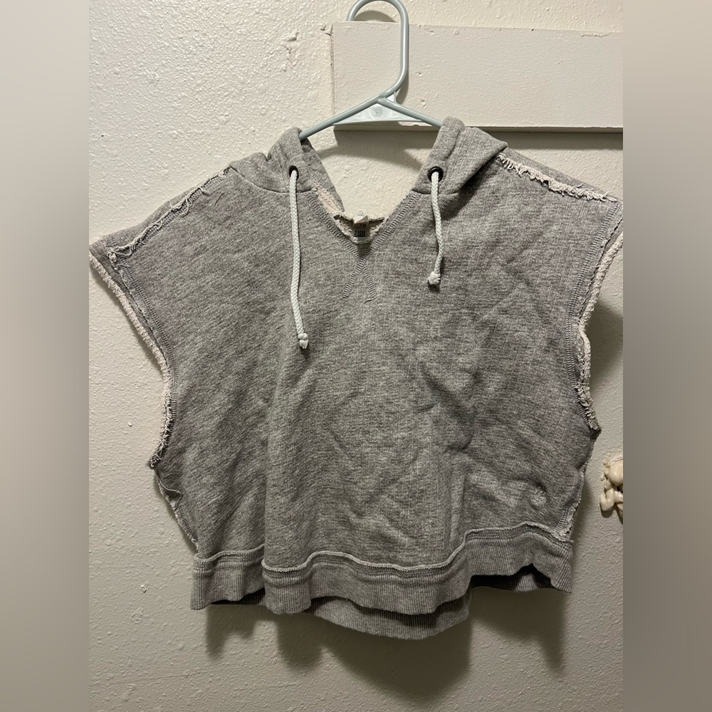 Free People grey hooded muscle shirt!!